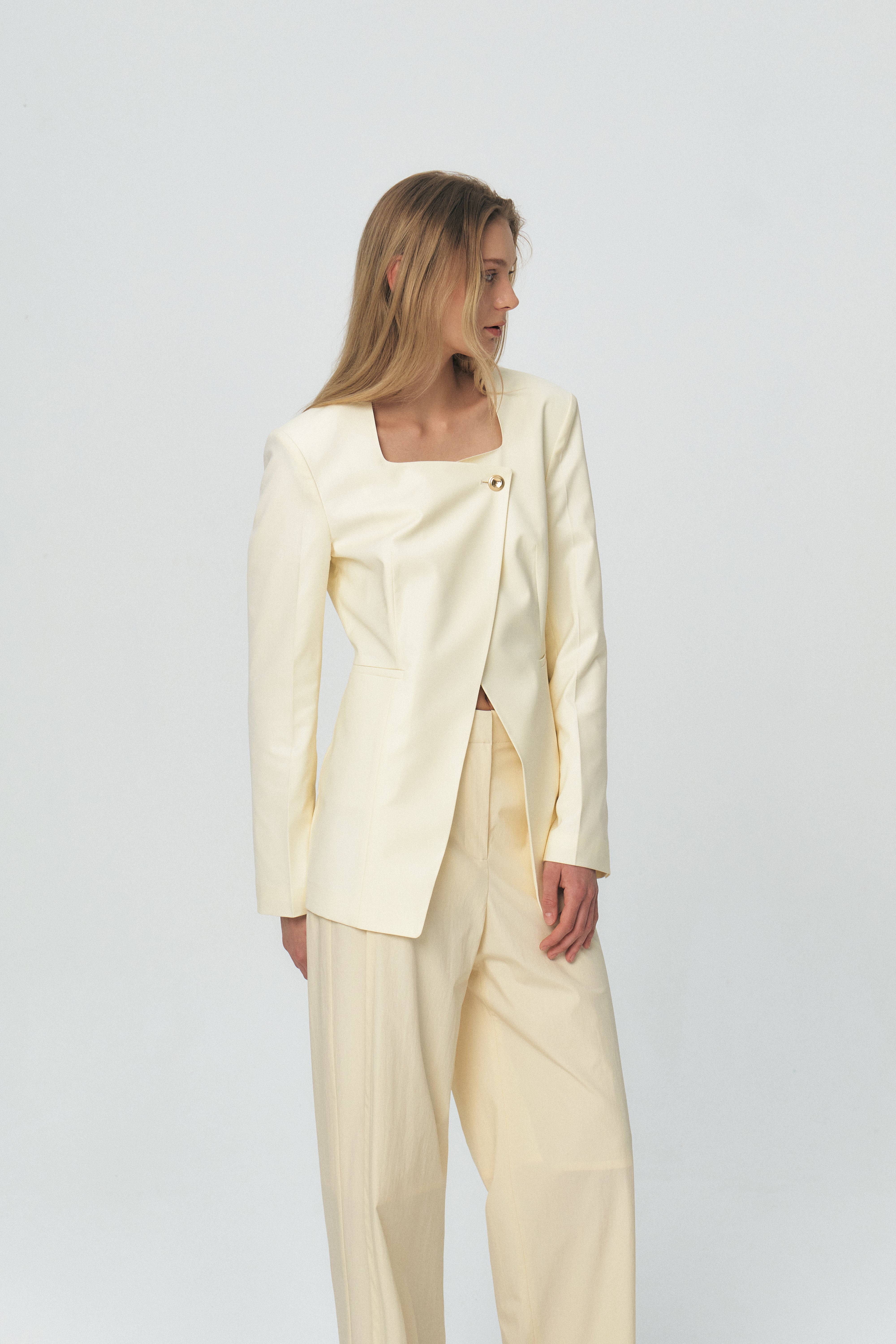 One Button Square-neck Jacket