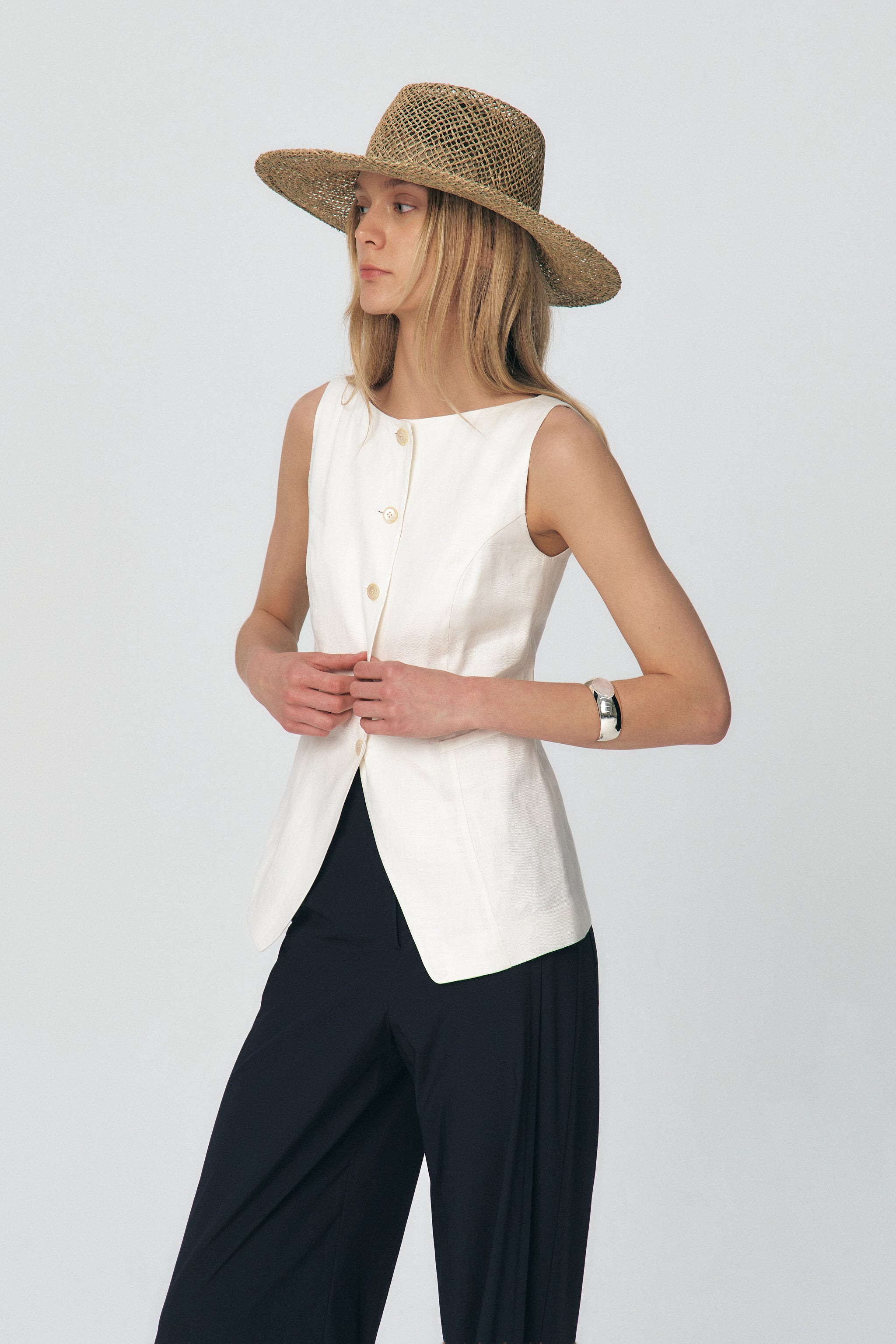 Linen Boat-neck Vest